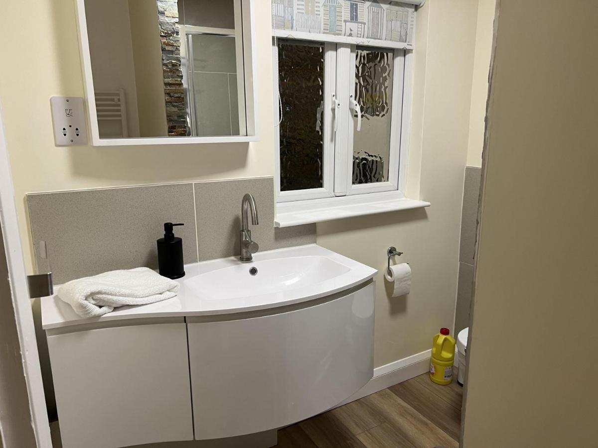 Charming Woodland Lodge 2 Person 1 Bedroom Грейт-Ярмут Экстерьер фото