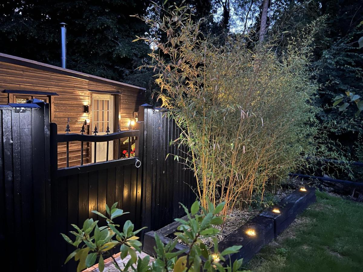 Charming Woodland Lodge 2 Person 1 Bedroom Грейт-Ярмут Экстерьер фото