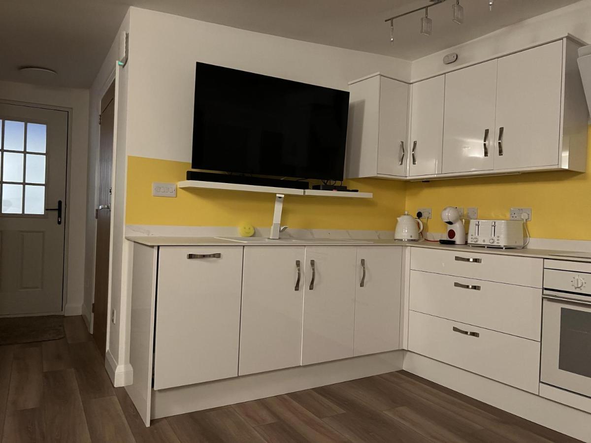 Charming Woodland Lodge 2 Person 1 Bedroom Грейт-Ярмут Экстерьер фото
