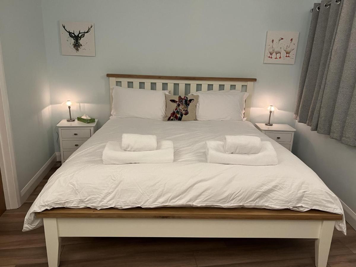 Charming Woodland Lodge 2 Person 1 Bedroom Грейт-Ярмут Экстерьер фото